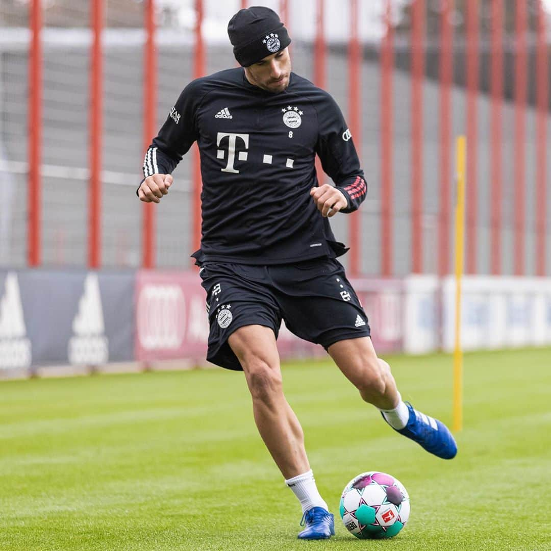 ハビ・マルティネスさんのインスタグラム写真 - (ハビ・マルティネスInstagram)「Batteries are charged 💪 #Javi8 #fcbayern」10月13日 22時49分 - javi8martinez