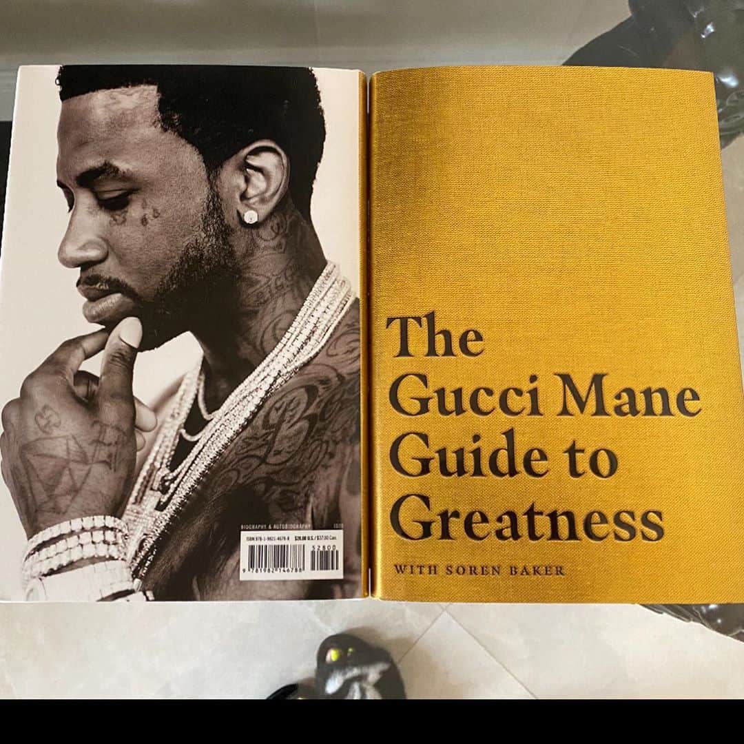 グッチ・メインさんのインスタグラム写真 - (グッチ・メインInstagram)「My 2nd Book is available now today! #GuccimaneGuideToGreatness 📖 make sure you grab it! 🥶」10月13日 22時51分 - laflare1017