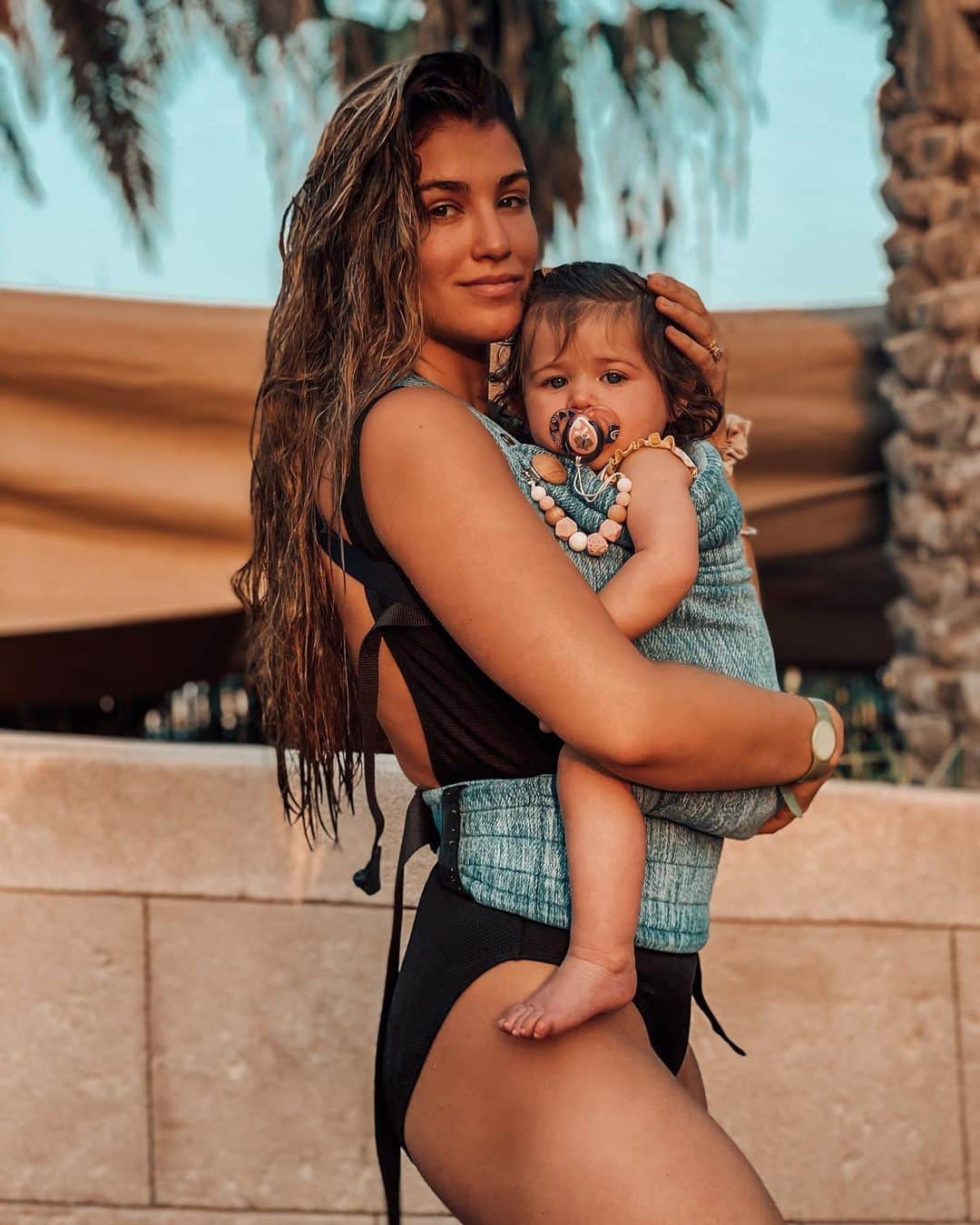 のインスタグラム：「The only thing that guarantees she #siesta 💤🙏 #cuddleswithmummy ❤️」