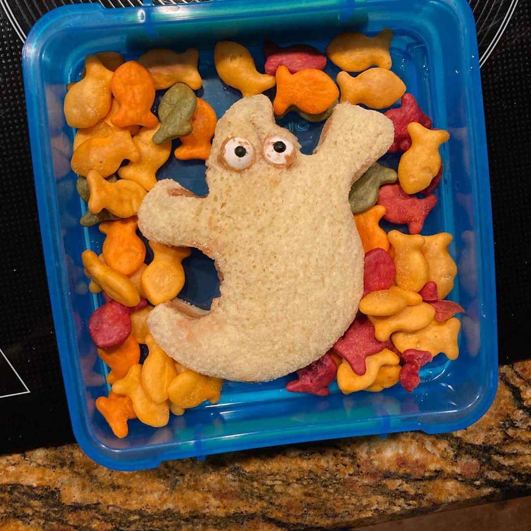 のインスタグラム：「I don’t care what gets canceled this year. Halloween around here marches on. Even school lunches get the treatment.」