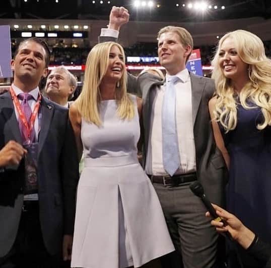 イヴァンカ・トランプさんのインスタグラム写真 - (イヴァンカ・トランプInstagram)「Happy birthday @tiffanytrump !  Hope this year marks your best turn yet around the sun! Love you so much! ❤️」10月13日 22時56分 - ivankatrump