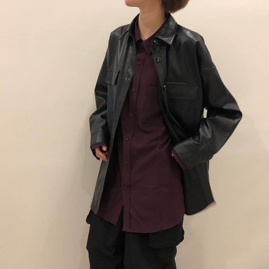Leeのインスタグラム：「Twitterにも載せたけど最近のお気に入りシャツ〜！  あったかいんだけど分厚くなくて重ね着も出来ちゃうし、軽くて着やすいんだ〜😆  #gu #シャツ #シャツコーデ」