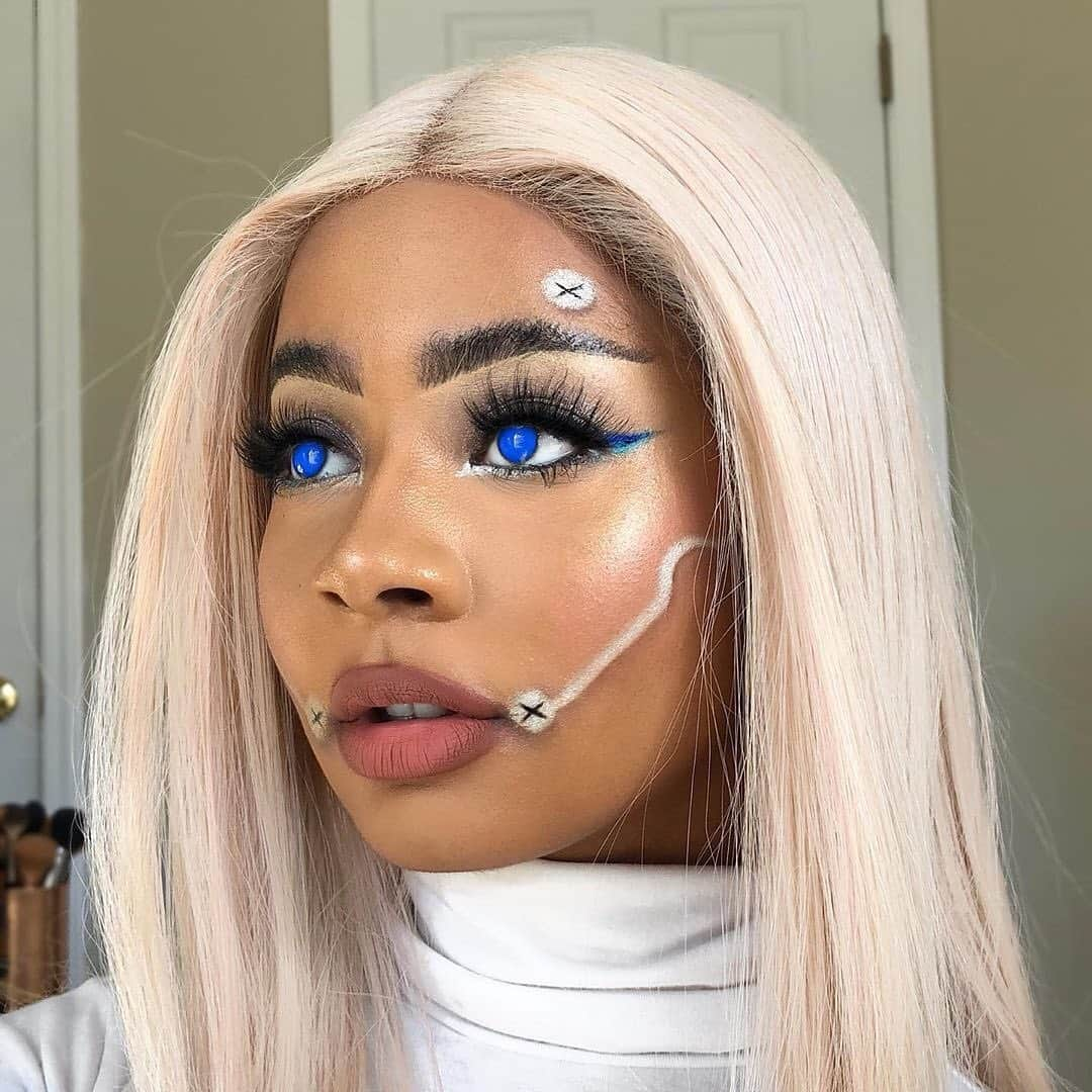 Kylie Cosmeticsさんのインスタグラム写真 - (Kylie CosmeticsInstagram)「we LOVE seeing your halloween lewks! 💙 @aliyqh as a cybergirl 🤖 shop spooky szn essentials now on kyliecosmetics.com ⁠⠀ ⁠⠀ products used: ⁠⠀ ✨ doin' the most kylight stick ⁠⠀ ✨ better half blush stick⁠ ⁠⠀ ✨ au naturel lip blush」10月13日 22時59分 - kyliecosmetics