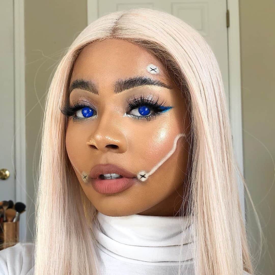 Kylie Cosmeticsさんのインスタグラム写真 - (Kylie CosmeticsInstagram)「we LOVE seeing your halloween lewks! 💙 @aliyqh as a cybergirl 🤖 shop spooky szn essentials now on kyliecosmetics.com ⁠⠀ ⁠⠀ products used: ⁠⠀ ✨ doin' the most kylight stick ⁠⠀ ✨ better half blush stick⁠ ⁠⠀ ✨ au naturel lip blush」10月13日 22時59分 - kyliecosmetics