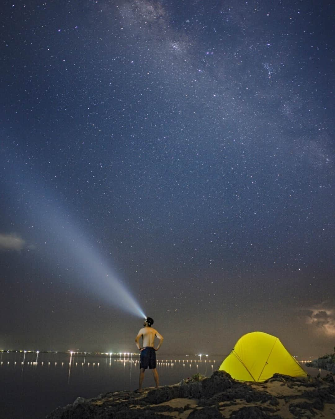 ライカさんのインスタグラム写真 - (ライカInstagram)「Editor‘s Pick 'The stars' by Dwight Lu (@dwightlu)  Look to the stars. There's plenty to discover.   Gear: #LeicaMP (Typ 240); Summicron-M 28 f/2 Asph  #LeicaFotografieInternational #LeicaCamera #Leica #🔴📷 #TheLeicaLook #LeicaWorld #LeicaSociety #LeicaPhoto #Leica_Club #LFIGallery」10月13日 23時00分 - leica_camera