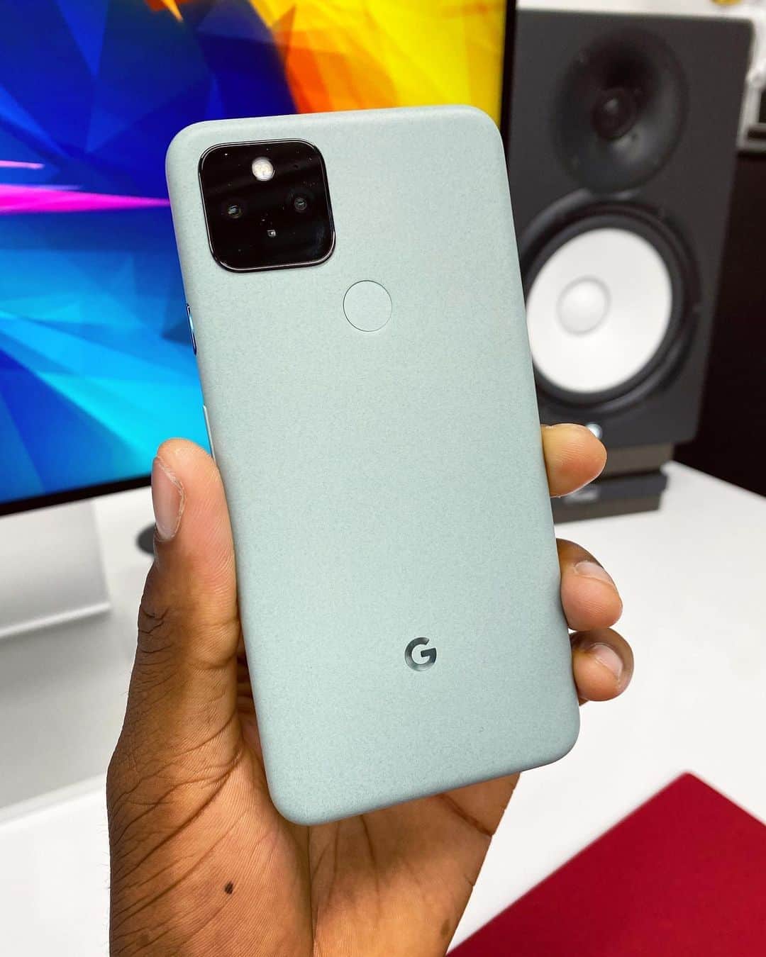 マーケス・ブラウンリーのインスタグラム：「Alright. Finally. Pixel 5. What do you want to know? 👀」