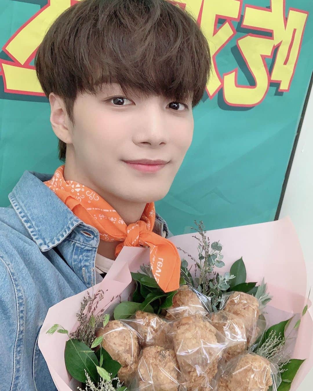 JR のインスタグラム：「치킨!! 오예」