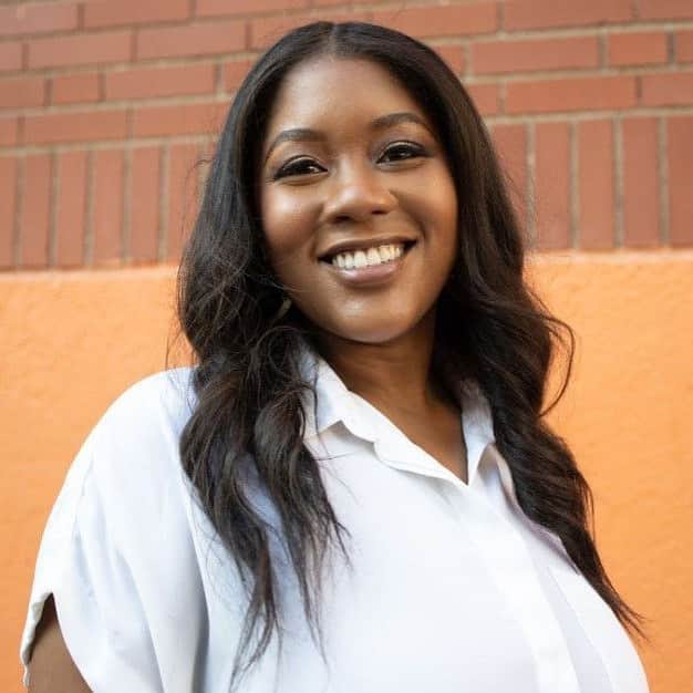 Grace Bonneyのインスタグラム：「Hi, I'm Abigail Marcelo Horace, and I'm an original Queens girl. New York taught me how to hustle! Today, I want to show you guys why I started my own business and how I developed my expertise in the High-End Interior Design field!⠀ _____⠀ @casamarcelo.co, an Interior Design firm, was founded by Abigail Marcelo Horace in 2017. With over a decade of experience designing for notable Interior Design establishments, Abigail brings her extensive knowledge, refined eye, and exquisite cultural taste to any space she designs. She uses her skill for aesthetically and structurally sound design to create a hybrid philanthropic business. Abigail’s mission is to give back to her global community, while making a human connection.」