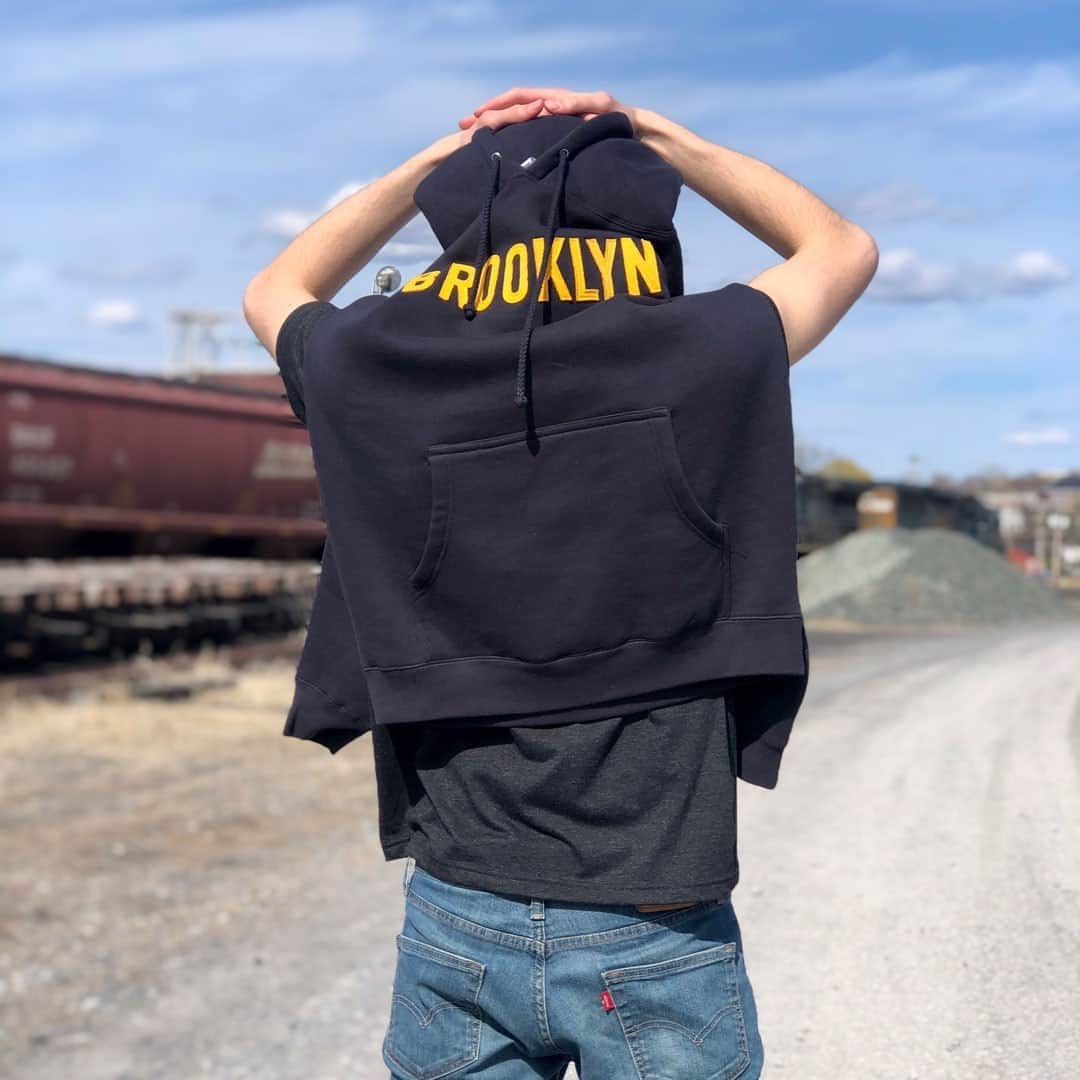 ブルックリンインダストリーズのインスタグラム：「Aslan in the Felt Applique. #brooklynindustries #liveworkcreate  Last day to save with code FALLSAVINGS at checkout!」