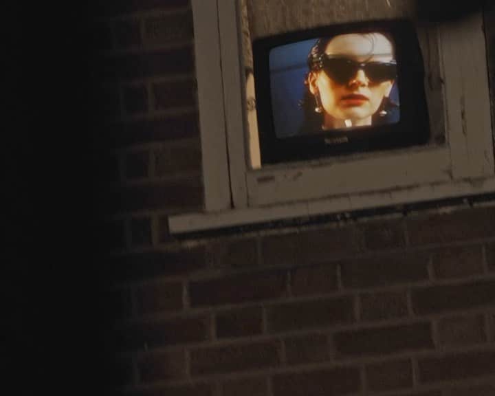 LOVE MAGAZINEのインスタグラム：「STANDBY  The Garden   Director @dhughesstudio takes us on a dystopian trip to the outskirts of London for #LOVEDiaries. Following @enamasiama,@jamilymeurer, @ajakdengcom and @elfiereigate through muffled transmissions. Watch the full film live at 4pm BST.   Director @dhughesstudio  Fashion editor @ogun_gortan  DOP @robjarvisdop  Casting @cicekbrown  Hair @pyuuuuuu Make up @georgiahopemakeup Manicure @michelleclassnails Production @rawproduction_uk  Set design @benclarksetdesign  Sound design @robbiemailerhowat」