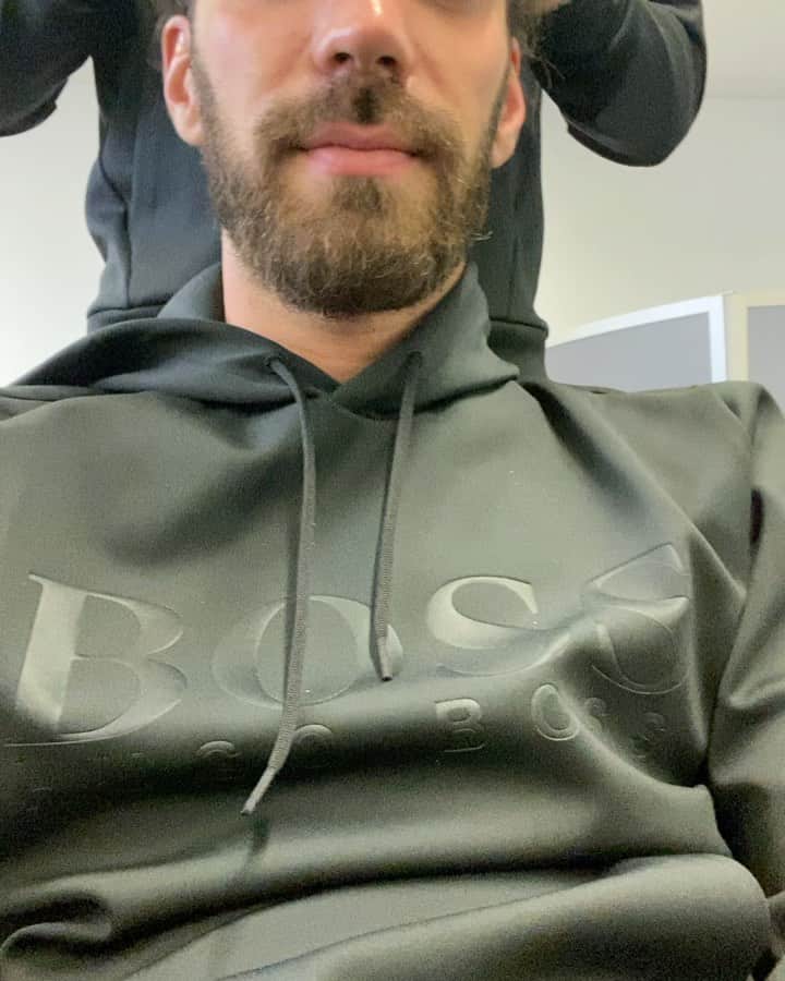 ジャン＝エリック・ベルニュのインスタグラム：「Who else wants a nice (not) head massage 💆‍♂️ from @andre_lotterer」