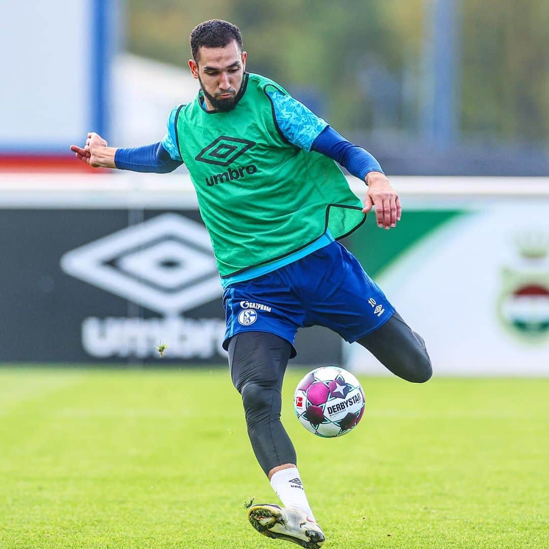 シャルケ04さんのインスタグラム写真 - (シャルケ04Instagram)「👟⚽️💥 🔜 #S04FCU . . #S04 #Schalke #Knappen #Training #Bundesliga #Football #Soccer #WirLebenDich #🔵⚪️ #S04FCU」10月13日 23時24分 - s04