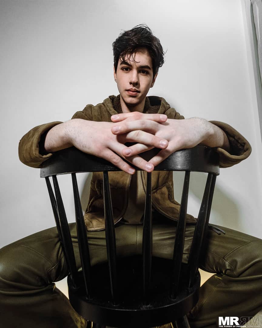 サルヴァトーレ・フェラガモのインスタグラム：「Autumnal Musings: a khaki oak shearling hoodie ensemble paired with Tuscan olive calf leather sailor pants from #FerragamoAW20 featured on the pages of @mrrmhk magazine.」