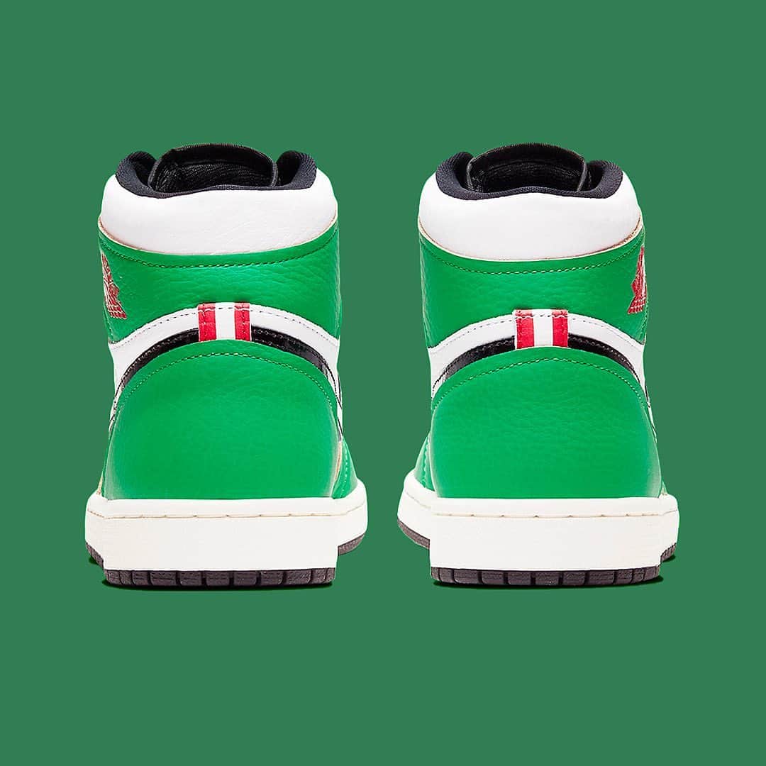shoes ????さんのインスタグラム写真 - (shoes ????Instagram)「Drop Notif 🚨   The Air Jordan High OG WMNS Lucky Green drop tomorrow ☘️   🔌 : $170 USD via select retailers」10月14日 5時12分 - shoes