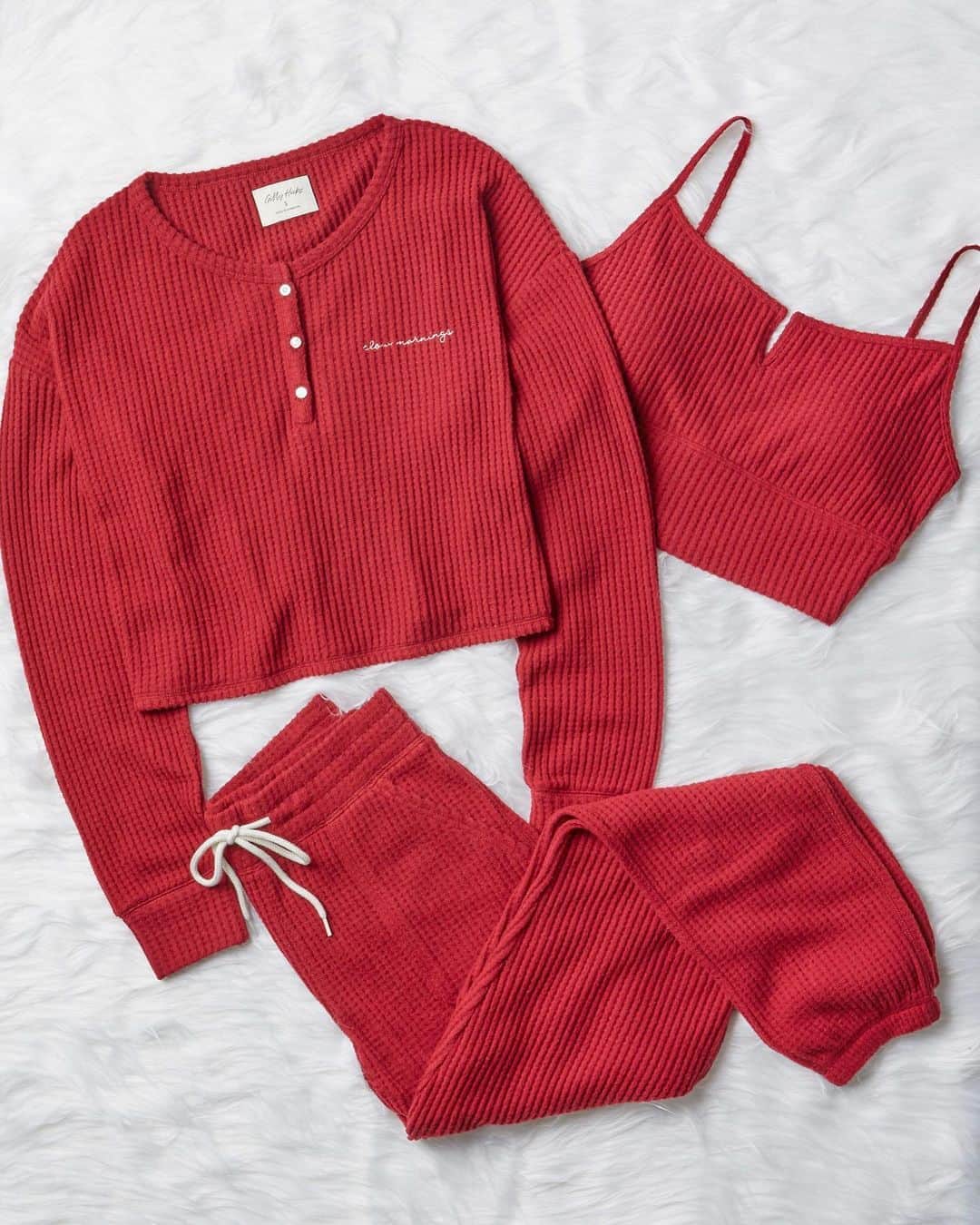 Hollister Co.さんのインスタグラム写真 - (Hollister Co.Instagram)「Opinion: #GillyHicks would totally be on the nice (& soft) list. Fact: it's never too early to start your holiday wish list.」10月13日 23時55分 - hollister