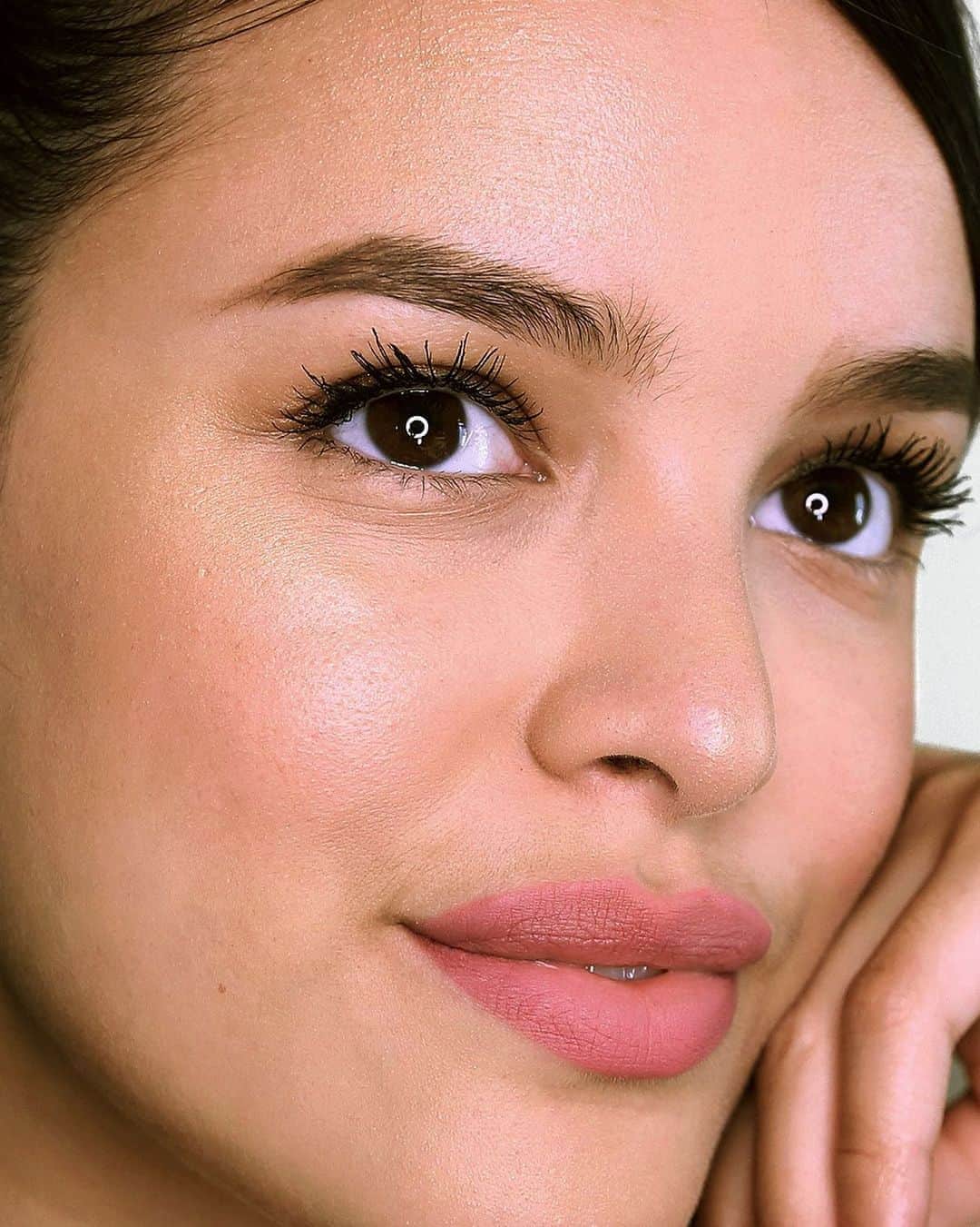 Maybelline New Yorkさんのインスタグラム写真 - (Maybelline New YorkInstagram)「Get @cassidy.maysonet’s fresh-faced look with our #instantagerewind concealer in ‘honey’, #falsieslashlift mascara, tattoo studio brow pomade, & #superstayinkcrayon in ‘keep it fun’. Tap to shop the look!」10月13日 23時58分 - maybelline