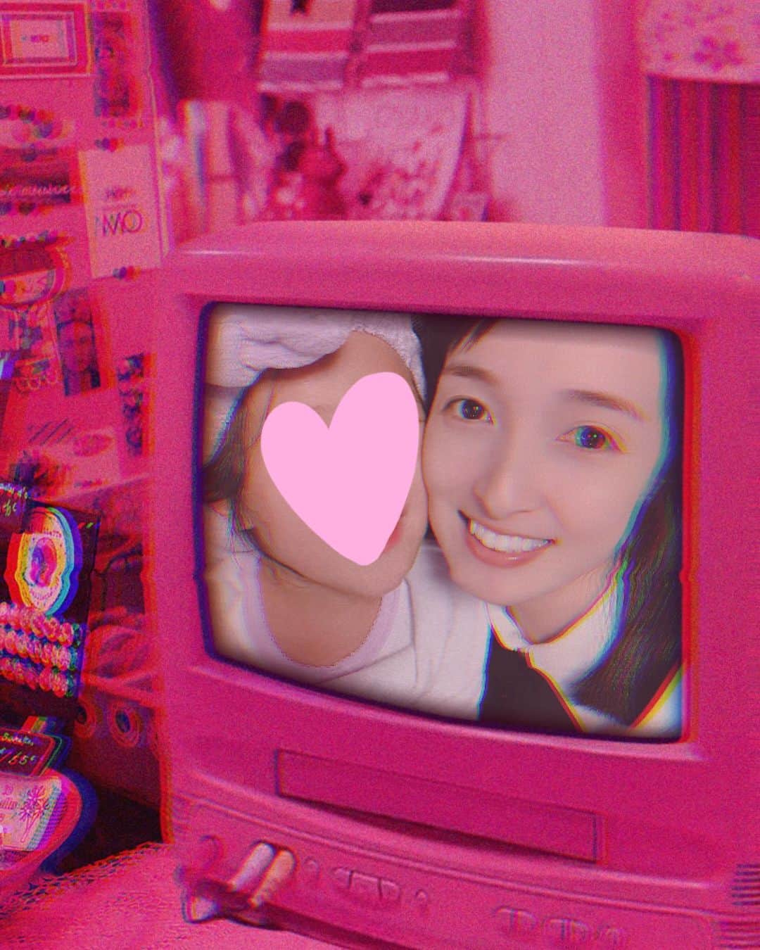 奥村佳恵のインスタグラム：「😍🥰😘🦄🦋🐠🌱🌿☘️🍀🎍🎋🍃🍂🍁🐚🌾💐🌷🌹🥀🌺🌸🌼🌻🌈❄️🍏🍎🍐🍊🍌🍉🍇🍓🍈🍒🍑🍍🥝🍟🍕🍿🎂🍭🍬🍡🍧🧃🎆💎💎💎💎💎💎💎💎💎🟣🐹🐱👠👗😻😽😺😸🤗🧚‍♀️ #おもちの日」