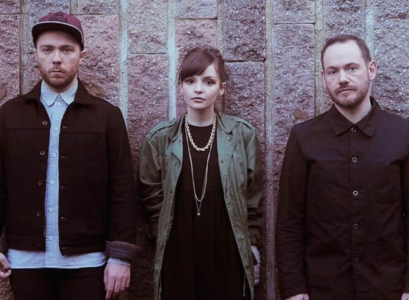 CHVRCHESさんのインスタグラム写真 - (CHVRCHESInstagram)「Bones press shot, taken off the side of a motorway in North London. Feels like another lifetime now 😷」10月14日 0時27分 - chvrches