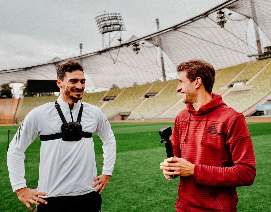 マッツ・フメルスのインスタグラム：「Immer wieder ein Riesenspaß mit @esmuellert 😁  #ThoMats」