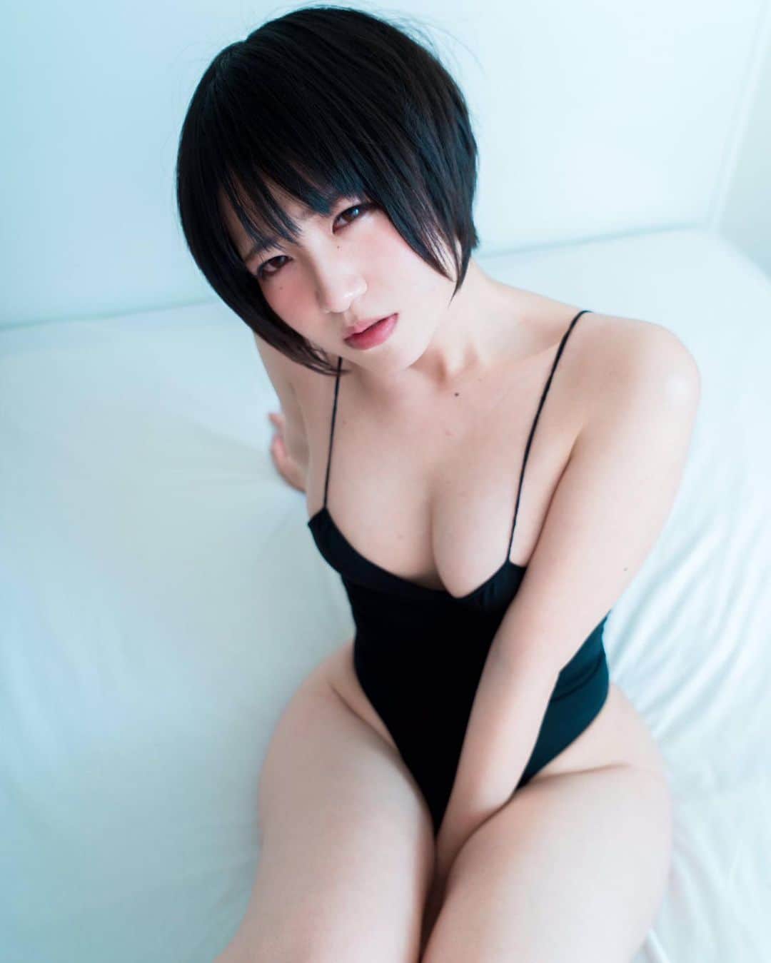 いおりのインスタグラム：「なんと‼️‼️‼️‼️‼️‼️‼️‼️‼️‼️‼️ うしじまいい肉さんの人生相談のゲストに出演させて頂く事になりました🙏🙏 SNS始めた時から憧れの存在のうしじまさんのチャンネルに〜〜〜⁉︎⁉︎⁉︎ ぜひぜひチェックよろしくお願いします💫」