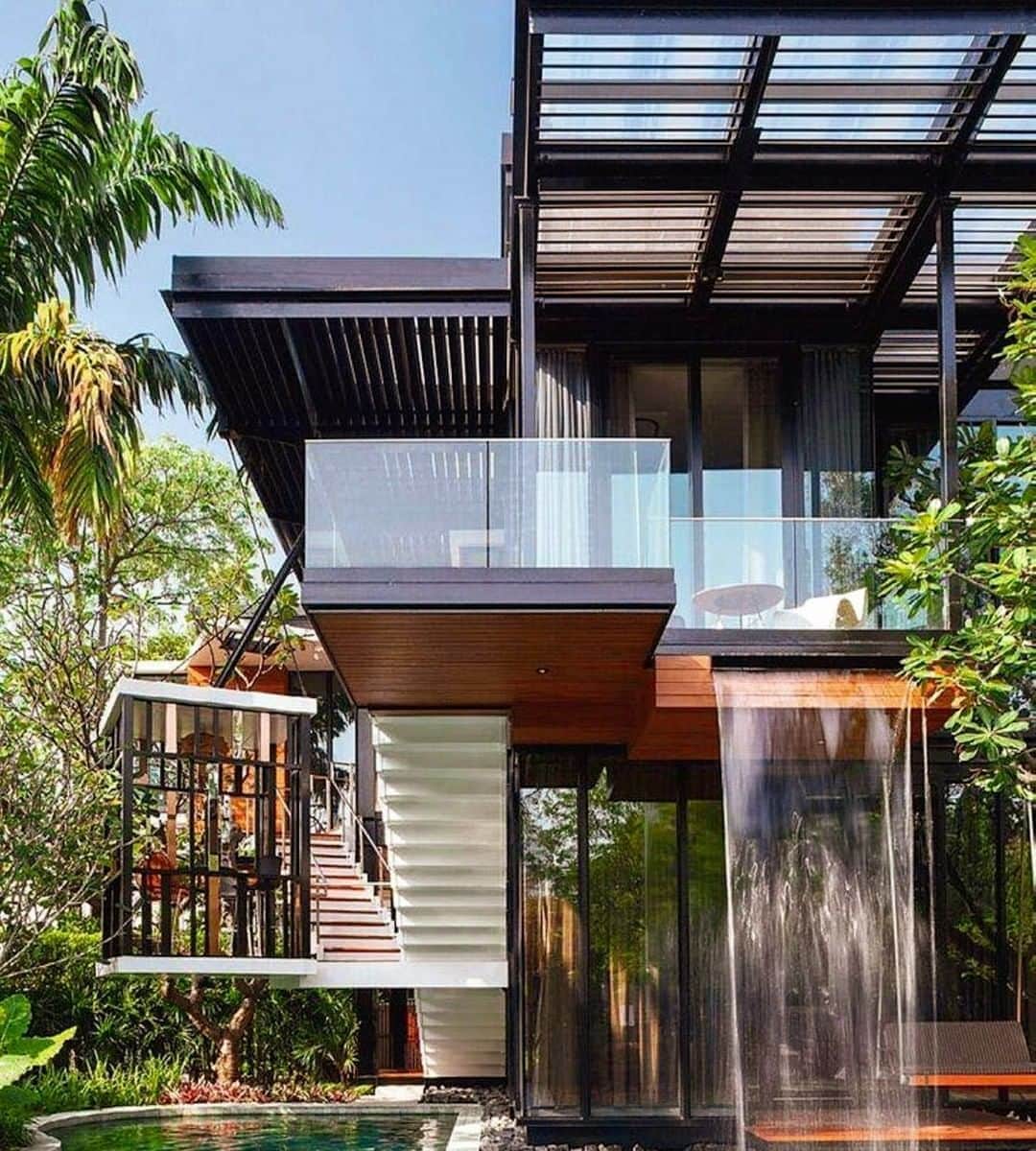 Architecture - Housesさんのインスタグラム写真 - (Architecture - HousesInstagram)「⁣ Unbelievable home with cascade.⁣ From 1 to 10, how much do you like it?⁣ Tag an #architecture lover 💙⁣ ___⁣ 📐 Unknown (DM us)⁣ #archidesignhome⁣ ___⁣ #design #architecture #amazingarchitecture #architect #arquitectura #luxury #realestate #arquitectura #interiordesign #construction #archilovers #home #house ‎#amazing #architecturephotography #cascade ⁣」10月14日 0時50分 - _archidesignhome_
