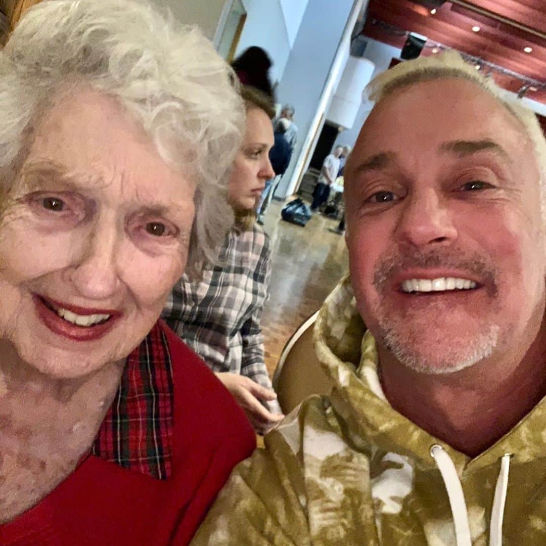 ジョン・フェルドマンのインスタグラム：「Goodbye dear aunt Ruth my Eskimo. You gave me a second chance at life. Everything I have in my life should have a bumper sticker that says “property of aunt Ruth“. Thank you for guiding me home. Rest in peace 💔」
