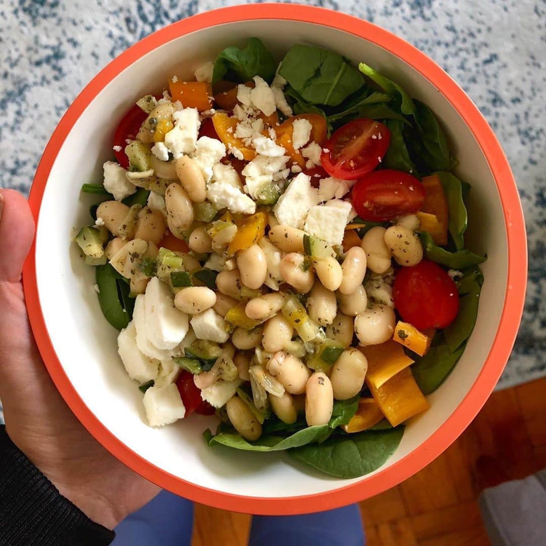 TAKENAKA BENTO BOXのインスタグラム：「This is what we want for lunch today!⁠ Baby spinach, Cherry Tomatoes, Basil Zucchini White Bean Salad, feta & house dressing 🌿  thanks to @healthyeatingbyhungryroot」