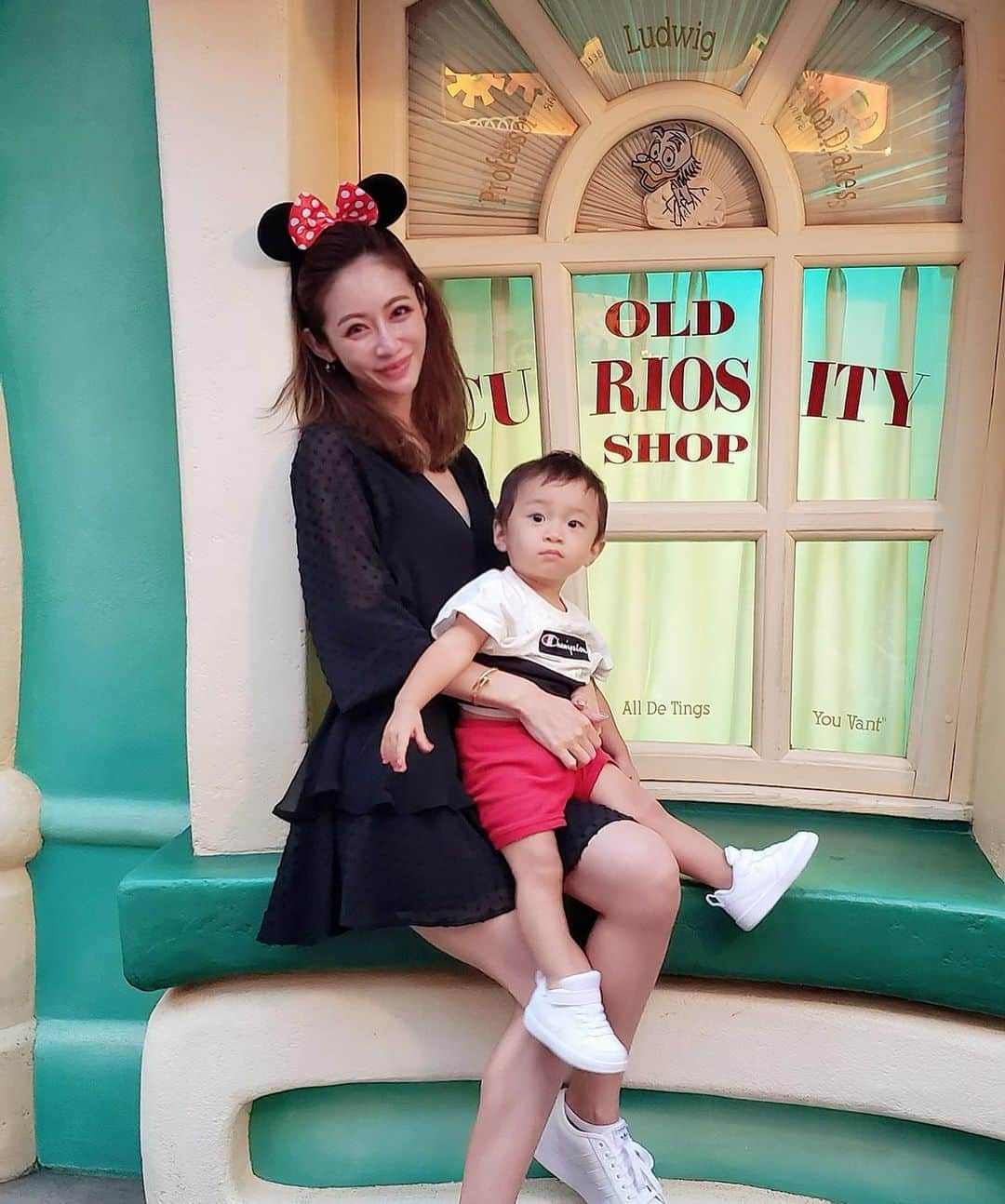 Reikaさんのインスタグラム写真 - (ReikaInstagram)「Disneyland part 2   にゃんミッキー🐭  めちゃくちゃ楽しかったし いい思い出だったけど 私はそのあと数日間 腰痛と筋肉痛に悩まされました😂  子連れディズニーって立派な筋トレ  #夢の国 #ディズニーランド #子連れディズニー」10月14日 0時58分 - reikamarianna