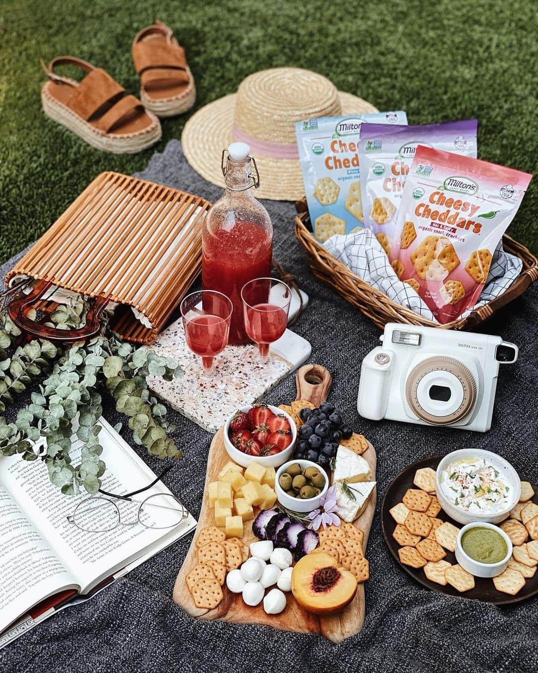 Fujifilm Instax North Americaさんのインスタグラム写真 - (Fujifilm Instax North AmericaInstagram)「We love a good picnic 💖🍰 Our current (aka forever) fave: charcuterie boards. What are you snacking on?⁠ ⁠ 🖼️ Source: @nomnom_boston」10月14日 1時02分 - fujifilm_instax_northamerica