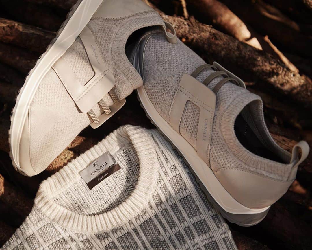 カナーリのインスタグラム：「Feel comfortable throughout the day with the lightweight and practical #CanaliFW20 knit sneakers. Discover the new arrivals at the link in bio. #Canali1934 #MadeInItaly #sneakers #mensfashion #menswear #streetwear」