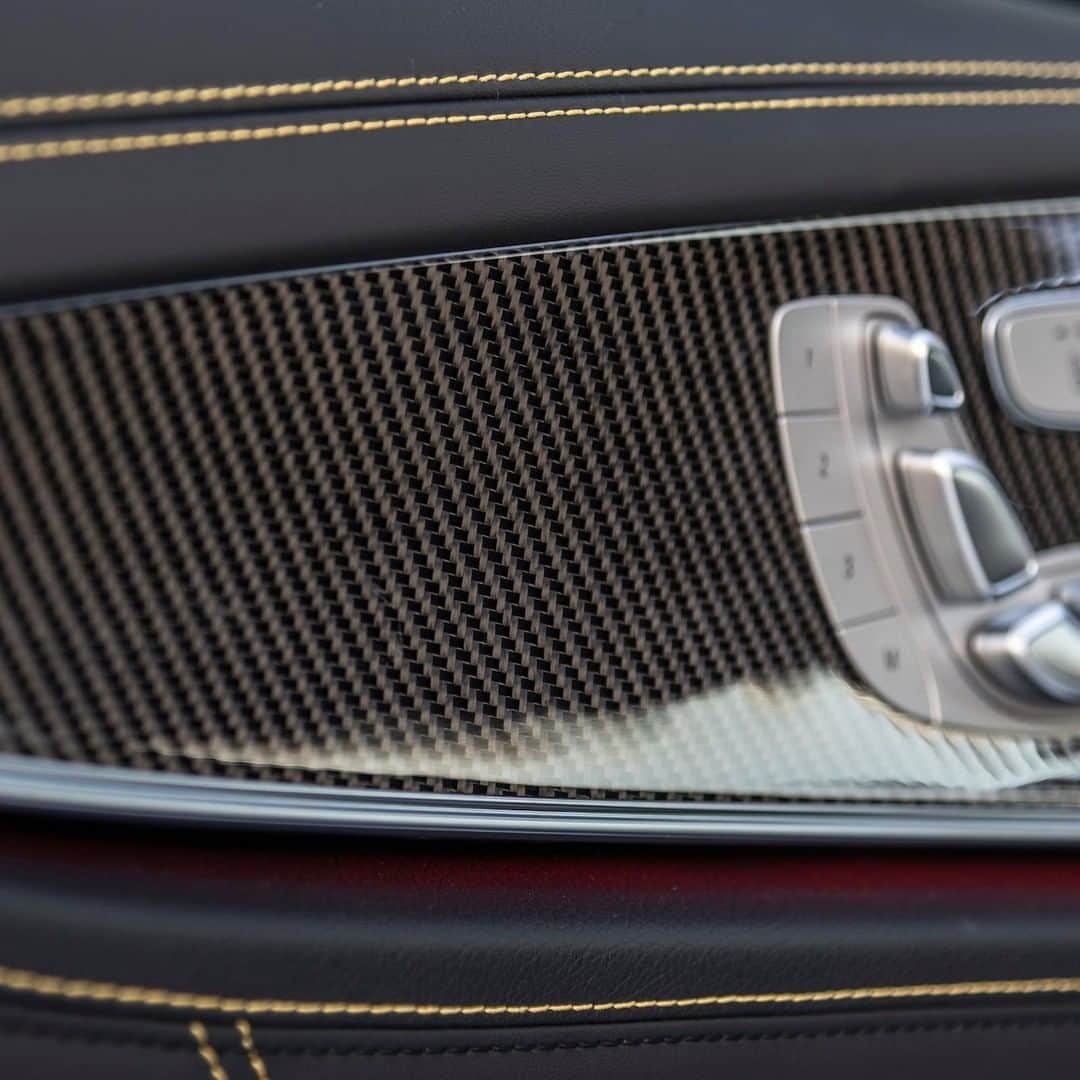 Mercedes AMGさんのインスタグラム写真 - (Mercedes AMGInstagram)「[Kraftstoffverbrauch kombiniert: 11,6 l/100km  CO₂-Emissionen kombiniert: 267 g/km  amg4.me/efficiency-statement]  Experience the Mercedes-AMG E 63 S 4MATIC+ Sedan up-close and personal.  #DrivingPerformance #MercedesAMG #E63」10月14日 1時01分 - mercedesamg