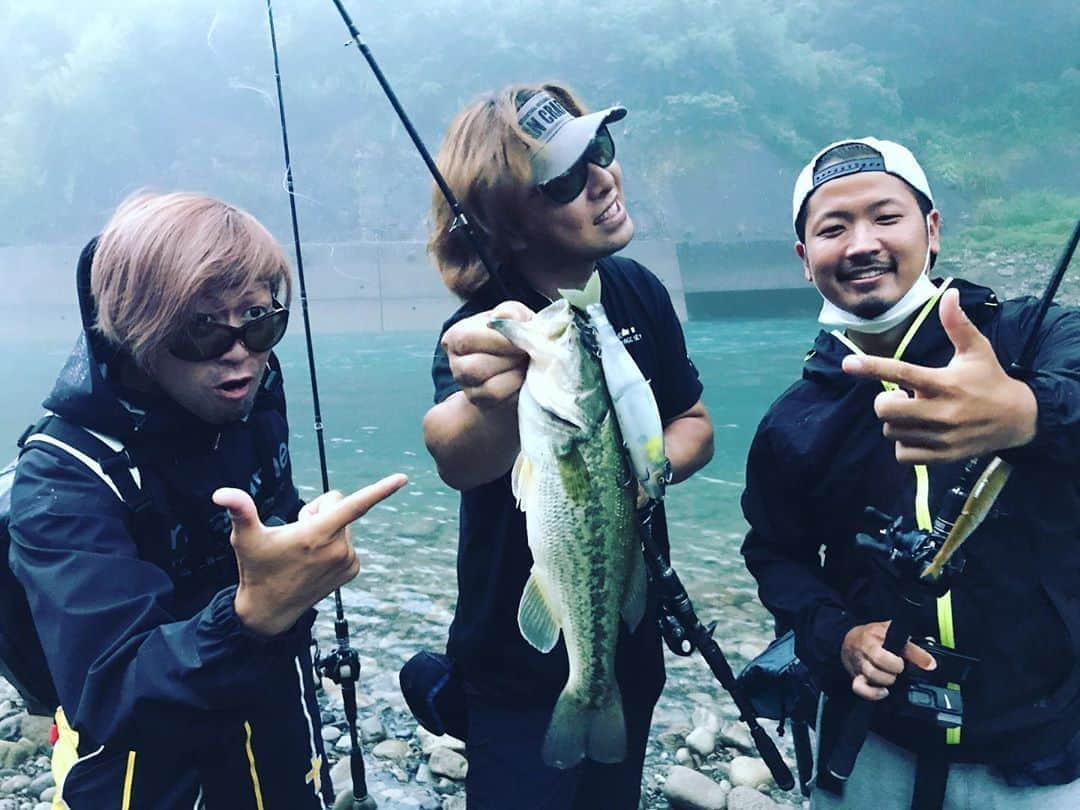 SpaceMonkeysさんのインスタグラム写真 - (SpaceMonkeysInstagram)「社長！ 肉送ります！ 思い出の写真プッシュ！！！  和歌山にまた行きたいです！！！  お誕生日おめでとうございます！！！  #ガンクラフト  #平岩社長 #誕生日 #ジョインテッドクロー178」10月14日 1時10分 - saru_youtube