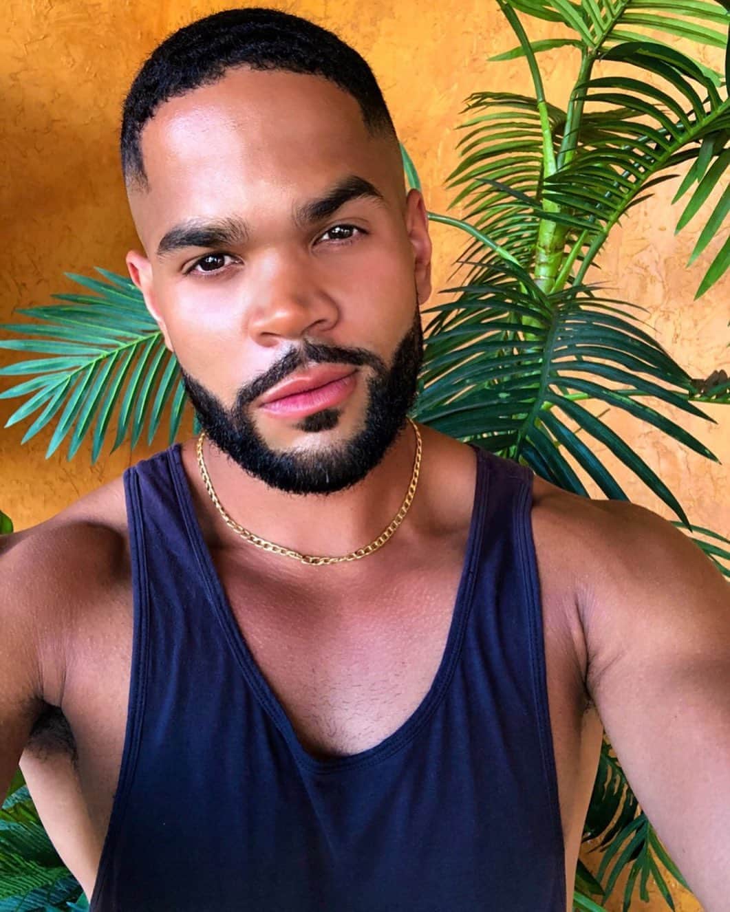 ディジョン・タルトンのインスタグラム：「They say, whatever you water grows... but what if there’s a drought? 🙃🤣」