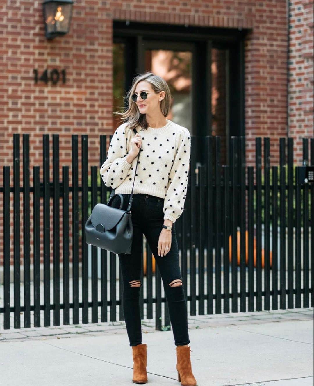 Anna Jane Wisniewskiさんのインスタグラム写真 - (Anna Jane WisniewskiInstagram)「A few looks from past years comprised of pieces from the Shopbop sale. You know I love coat and boots season! And you also know I love a closet staple that I can wear for years. I take a lot of pride in the fact that I can sometimes say, “oh, this old thing?” 😬   http://liketk.it/2YExr #liketkit @liketoknow.it」10月14日 1時16分 - seeannajane