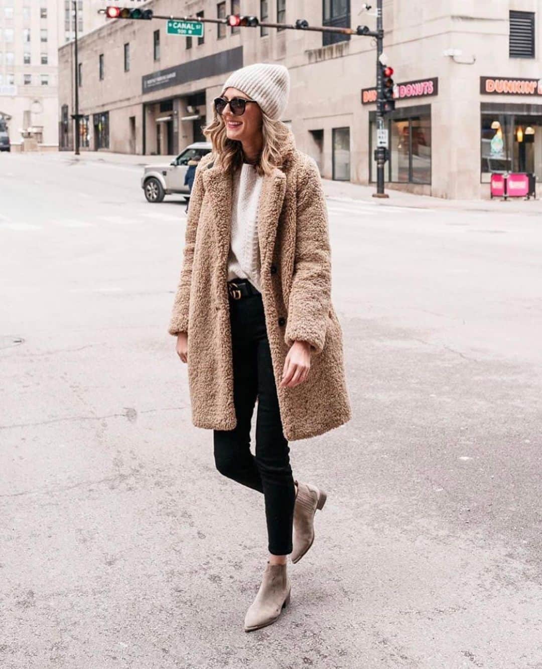 Anna Jane Wisniewskiさんのインスタグラム写真 - (Anna Jane WisniewskiInstagram)「A few looks from past years comprised of pieces from the Shopbop sale. You know I love coat and boots season! And you also know I love a closet staple that I can wear for years. I take a lot of pride in the fact that I can sometimes say, “oh, this old thing?” 😬   http://liketk.it/2YExr #liketkit @liketoknow.it」10月14日 1時16分 - seeannajane