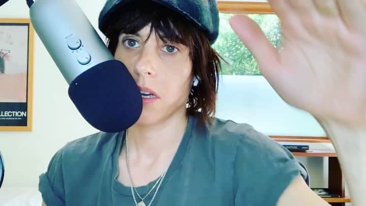 キャサリン・メーニッヒのインスタグラム：「What’s the topic? Don’t ask me. New episode of 👖tomorrow  Link in bio」