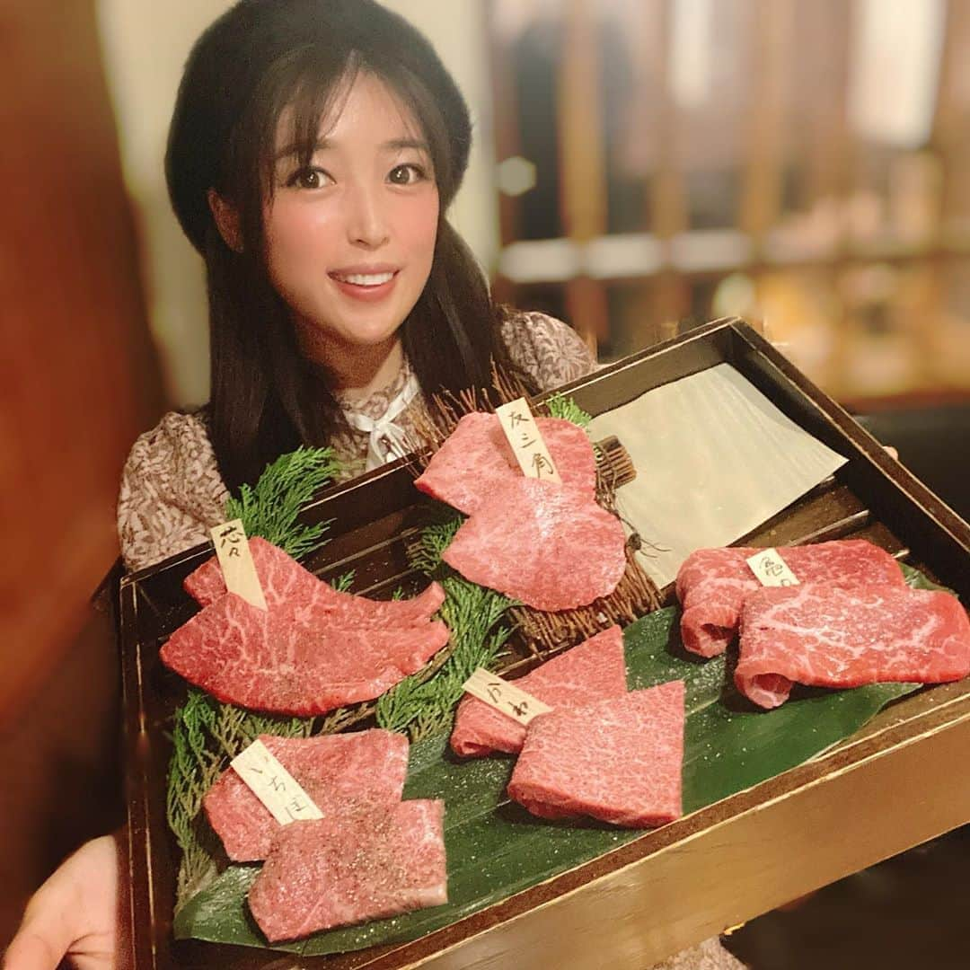 手束真知子さんのインスタグラム写真 - (手束真知子Instagram)「渋谷道玄坂にある焼肉店「じゃんか道玄坂店」さんへ行ってきました！  宮崎牛A5【赤身肉】を本生わさびを堪能できるお店なんですよっ とっても嬉しい包み野菜（サンチュ）食べ放題付き💓お肉いっぱい食べても野菜も同時に摂れるので安心感MAX!!  今日は『吟味焼肉　じゃんか・厳選『赤身肉堪能』コースをいただきました！  どのお肉も美味しくてペロリ♪ 店員さんの丁寧な説明にも感動しました✨✨✨  実は前からプライベートで数回行ってるお店なのでこれからも通わせていただきます〜っ  #じゃんか #道玄坂店焼肉 #本生わさびカルビ #渋谷肉 #赤身が好き #かたまり肉 #生タン #pr #トリドリベース」10月14日 1時52分 - machikotezuka