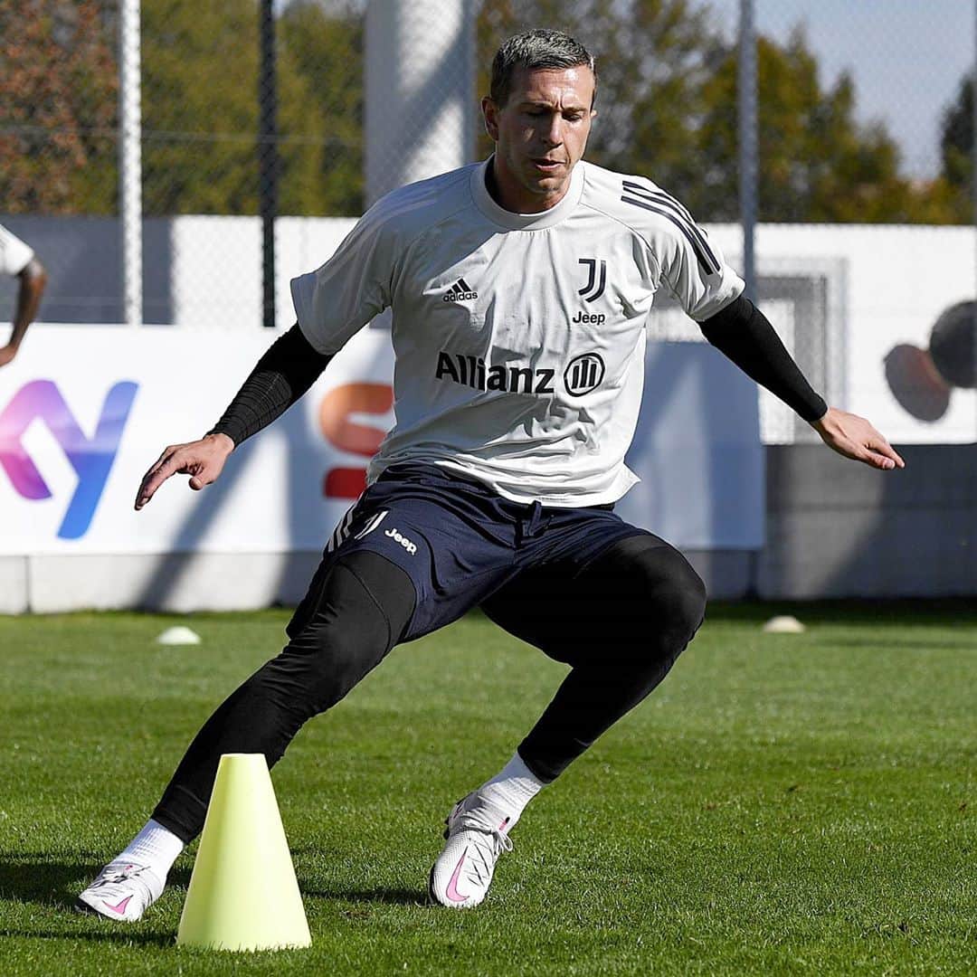 フェデリコ・ベルナルデスキのインスタグラム：「The secret of getting ahead is getting started.  📌 Mark Twain  #FinoAllaFine」
