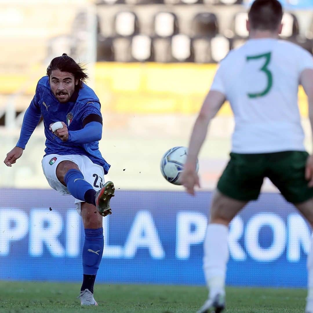 サッカーイタリア代表さんのインスタグラム写真 - (サッカーイタリア代表Instagram)「#Under21 🇮🇹 ⏱️ RISULTATO FINALE 🇮🇹🇮🇪 #ItaliaIrlanda 2⃣-0⃣ 43' #Sottil, 62' #Cutrone . 📋 A #Pisa arrivano vittoria e primato nel girone per gli #Azzurrini! Agganciati gli irlandesi a quota 16 punti nonostante una gara in meno 💪👊 . . #U21ItaIrl #U21Euro #VivoAzzurro」10月14日 1時56分 - azzurri