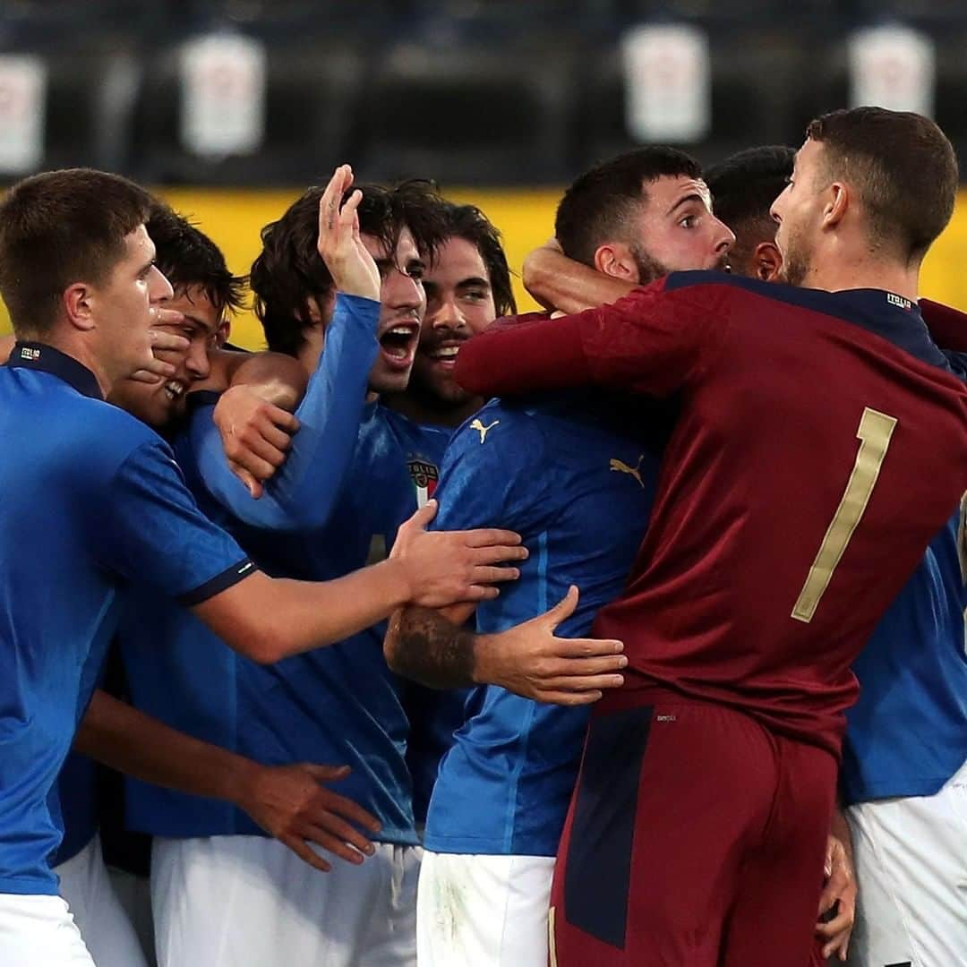 サッカーイタリア代表さんのインスタグラム写真 - (サッカーイタリア代表Instagram)「#Under21 🇮🇹 ⏱️ RISULTATO FINALE 🇮🇹🇮🇪 #ItaliaIrlanda 2⃣-0⃣ 43' #Sottil, 62' #Cutrone . 📋 A #Pisa arrivano vittoria e primato nel girone per gli #Azzurrini! Agganciati gli irlandesi a quota 16 punti nonostante una gara in meno 💪👊 . . #U21ItaIrl #U21Euro #VivoAzzurro」10月14日 1時56分 - azzurri