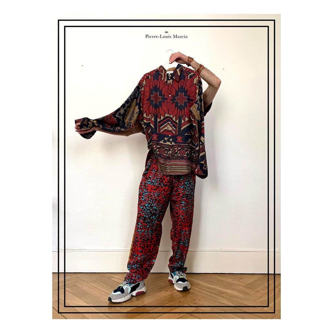 Pierre-Louis Masciaさんのインスタグラム写真 - (Pierre-Louis MasciaInstagram)「FW20 Unpredictable Edit by Pierre-Louis Mascia, a series of styles as seen by Pierre-Louis.  Dancing with a beauty. This silk shirt will surely makes you fall in love!  Check our Fall/Winter 2020 collection on the e-shop. . #plm #pierrelouismascia #unpredictableclassic #womenswear #menswear #prints #collection #fw20」10月14日 2時06分 - pierrelouismascia