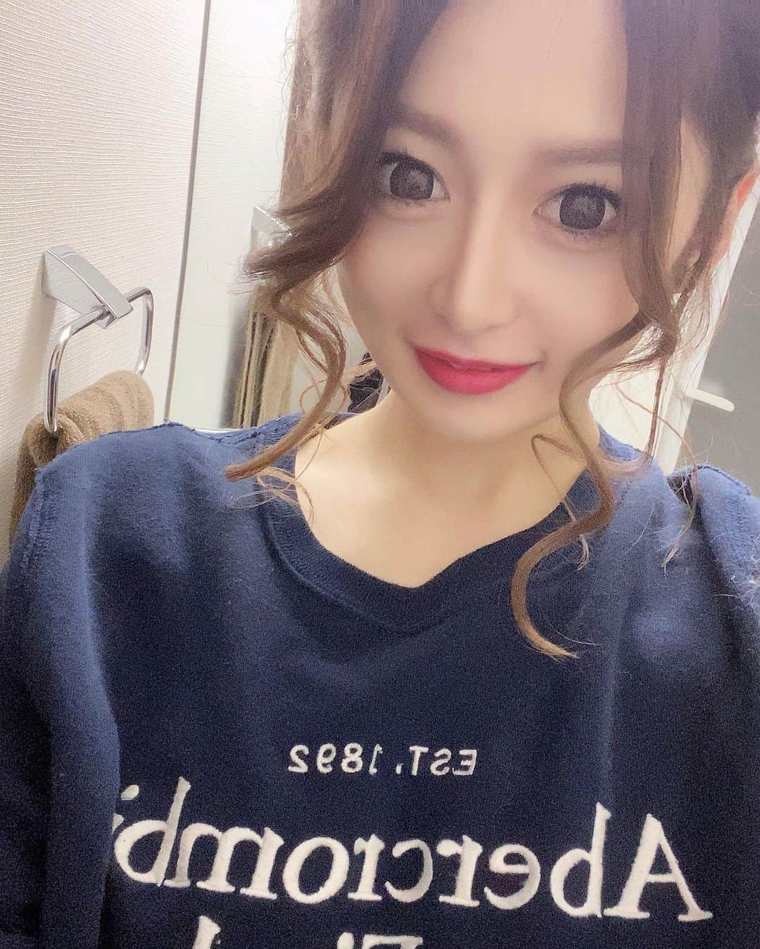 藤堂永蓮のインスタグラム：「今日わお暇な1日だったー なんっか 楽しいこと ないかなーん😀😀  #北海道#すすきの#バルセロナ#キャバ嬢#ピアジェ#ピーアンドジェー#ニュークラブ#barcelona #新宿 #歌舞伎町 #六本木 #錦 #中洲 #北新地 #ミナミ #instagram#instagood #love #happy#fun#like4like #l4l #札幌」