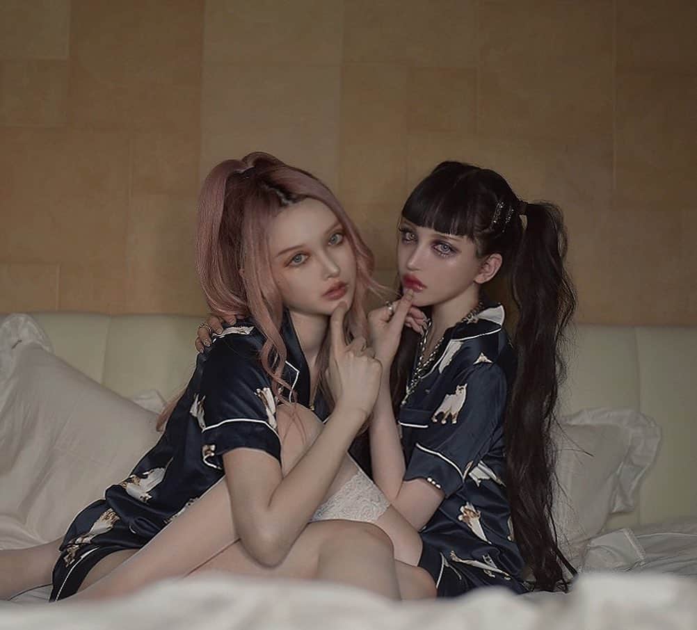 chiiiiiのインスタグラム：「𝔅𝔲𝔡𝔡𝔶👯‍♀️ ・ ・ ・ ・ お揃いの部屋着くれた❤︎  中身は小5男児です👦🏻👦🏻 言う事やる事マインド一緒ブラザーしてます 時間が足りないので 会う時は2日間は泊まります」