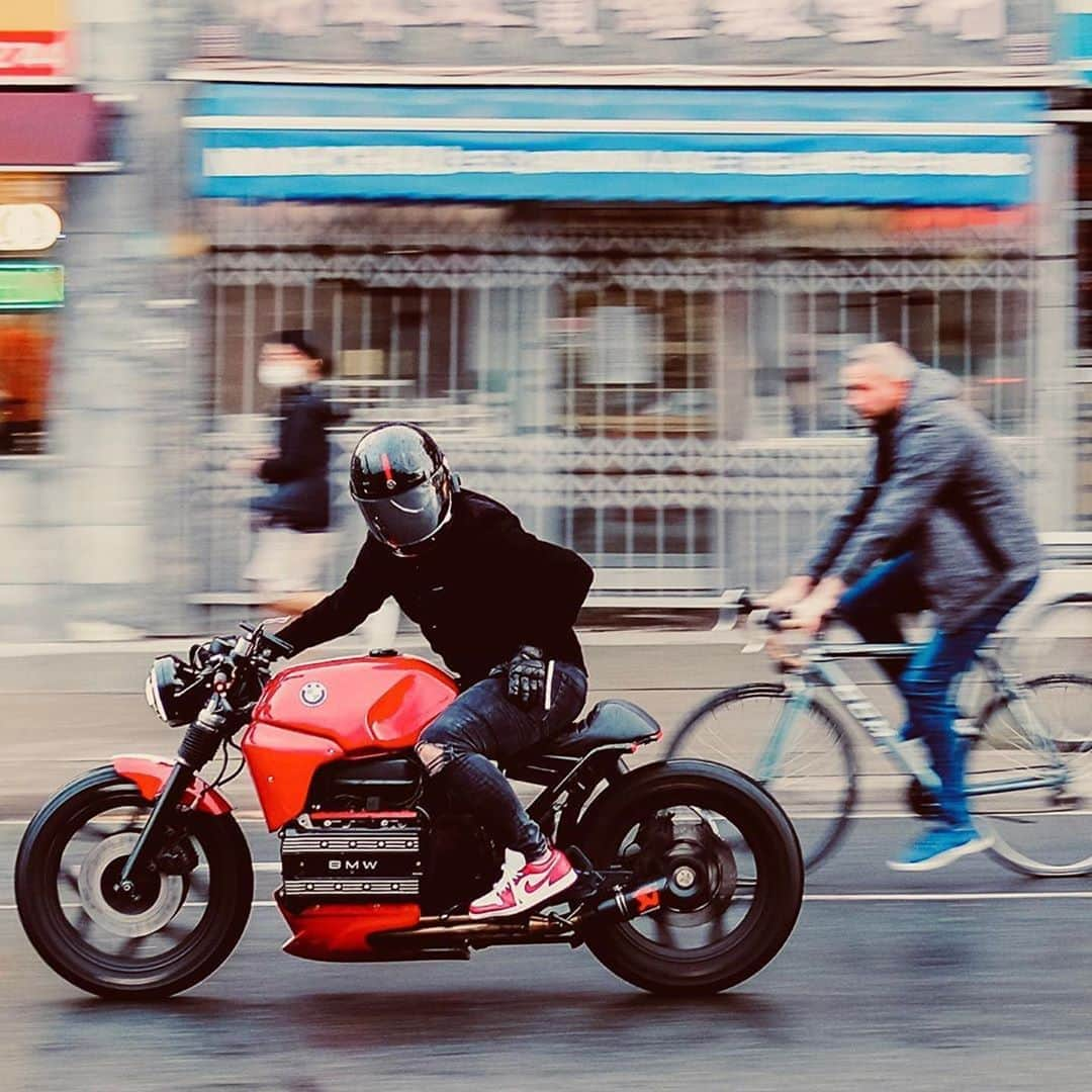 epidemic_motorsさんのインスタグラム写真 - (epidemic_motorsInstagram)「BMW K100 by  @johnverds 📸: @merck08  . #johnverderphotography #bmwk100 #bmwcaferacer #bmwracer #bmwk100rs #bmwclassicbike #triumphbonneville #triumphkiller #torontobmwk100 #bmwk100toronto #caferider #caferacertoronto」10月14日 2時12分 - epidemic_motors