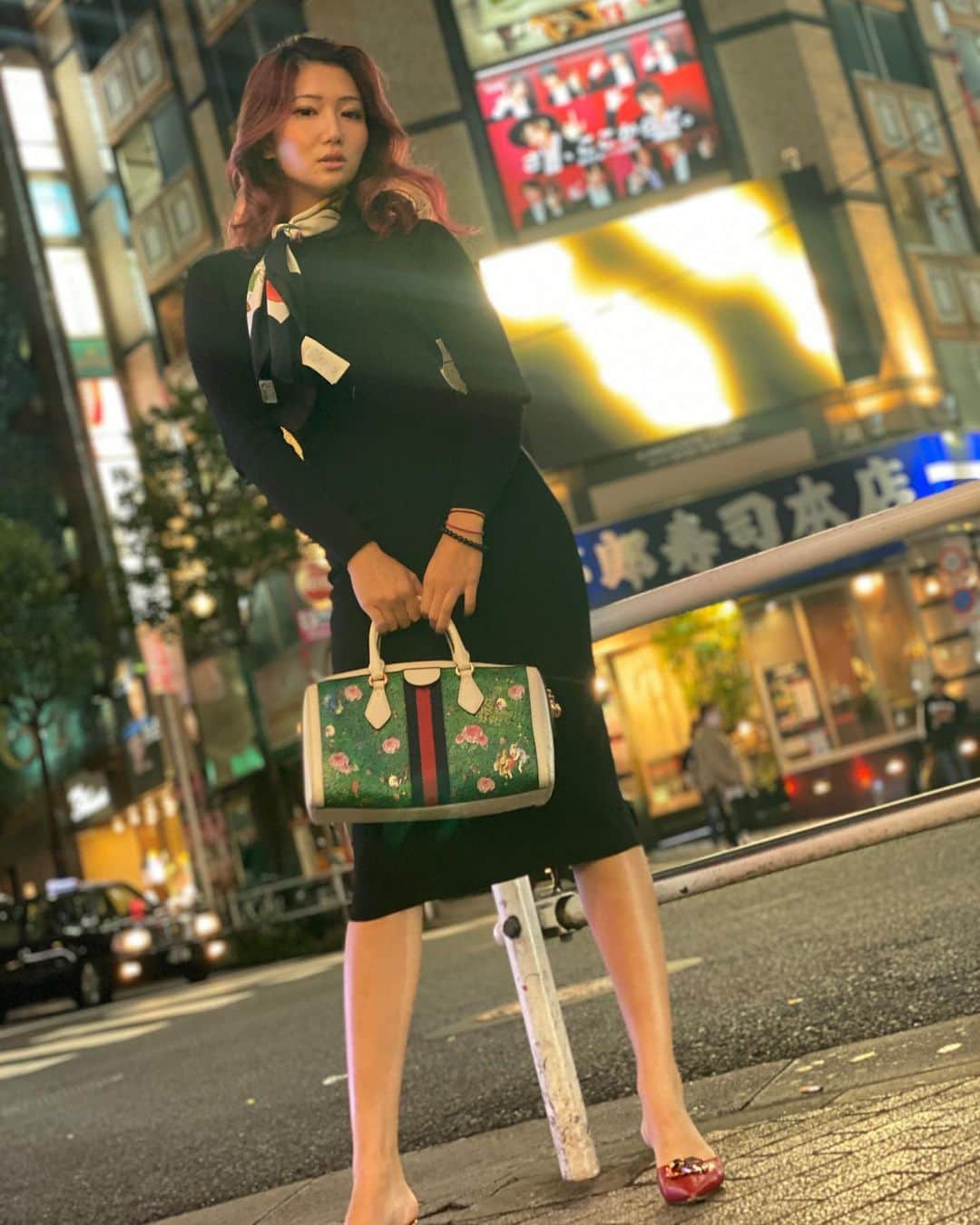 緒方友莉奈さんのインスタグラム写真 - (緒方友莉奈Instagram)「#gucci  緒方ポーズ歌舞伎町  #今日のコーデ  #ファッション   #picture  #flowers  #instaart #beautiful #instagood #masterpiece #creative #photooftheday #ファッション好きな人と繋がりたい #インスタ映え  #海外ファッション #fashion   #肉体美  #腹筋女子   #fitnessmotivation  #fitness #fitnessgirl  #筋トレ女子   #高身長女子  #🇰🇷 #f4f  #f4follow   #腹筋女子   #漂亮  #ハイライト  #お洒落さんと繋がりたい  #美脚美人  #秋コーデ」10月14日 2時31分 - ogatayurina