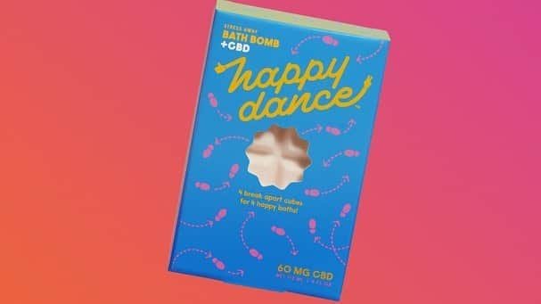 クリスティン・ベルさんのインスタグラム写真 - (クリスティン・ベルInstagram)「Today is the launch of my new line of CBD skincare- @happydance !! I co-founded the brand with the CBD experts at Lord Jones and I’m so excited to finally see it out in the world, especially at a time when the world really could use a little more chill :)」10月14日 2時27分 - kristenanniebell