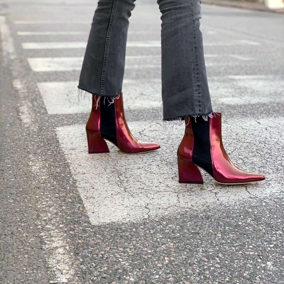 ジャンナメリアーニのインスタグラム：「You know what they say...Great shoes take you even to better places 😍❤️ #GiannaMeliani #FW20」