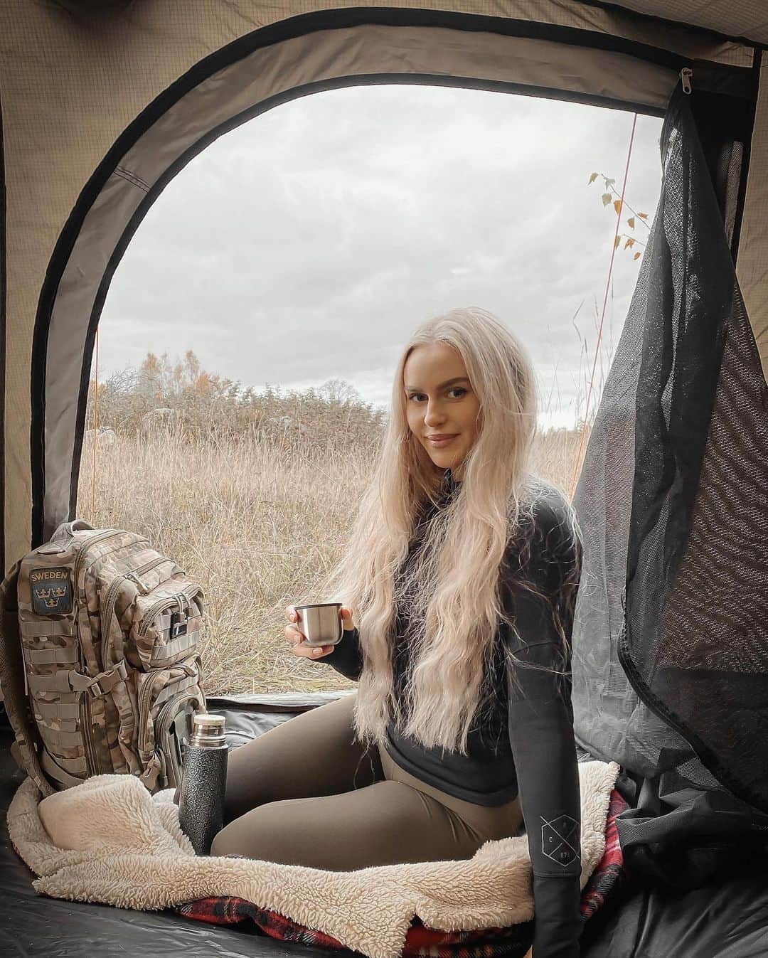 Anna Nyströmのインスタグラム：「I’ve been looking forward to this, camping in the fall 🧡🍂」