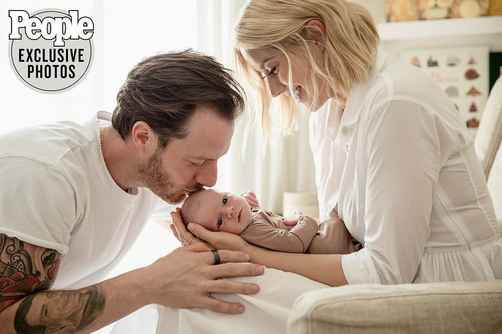 People Magazineさんのインスタグラム写真 - (People MagazineInstagram)「Meet Atlas Roy! ❤️ Florida Georgia Line's Tyler Hubbard and his wife Hayley are sharing some sweet snaps of their newest addition. 🍼 Tap the bio link for all of the adorable photos. 📷: @lolamelani, @people.country」10月14日 3時03分 - people