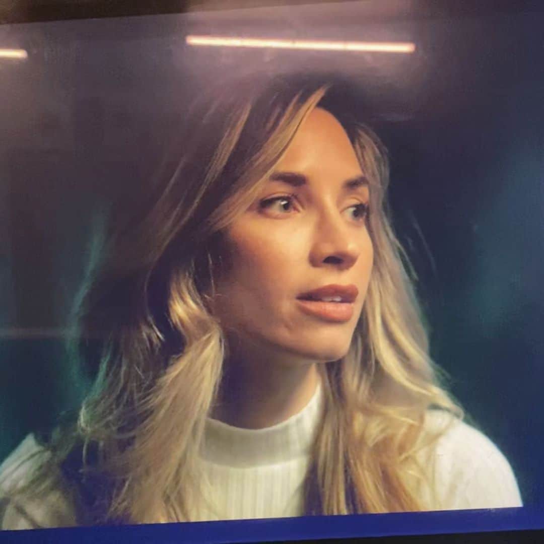 ブルック・バトラーのインスタグラム：「Safe and dedicated on set. My heart lies here. 🎞 #focus #keepgoing」